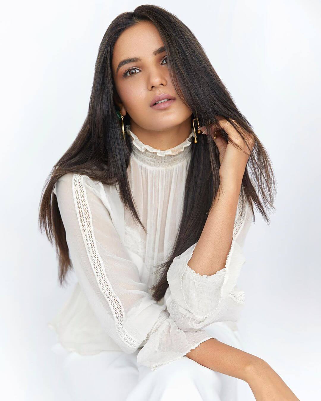 Jasmin Bhasin Age, Height, Boyfriend, Family, Biography, And More ...