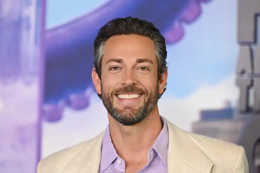 Zachary Levi Height