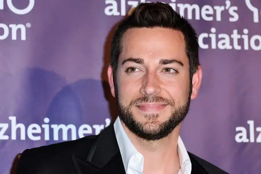 Zachary Levi Height